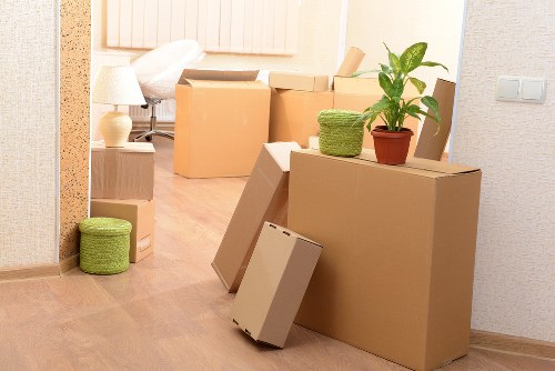 Organising a house move in Roehampton with labels and moving checklist